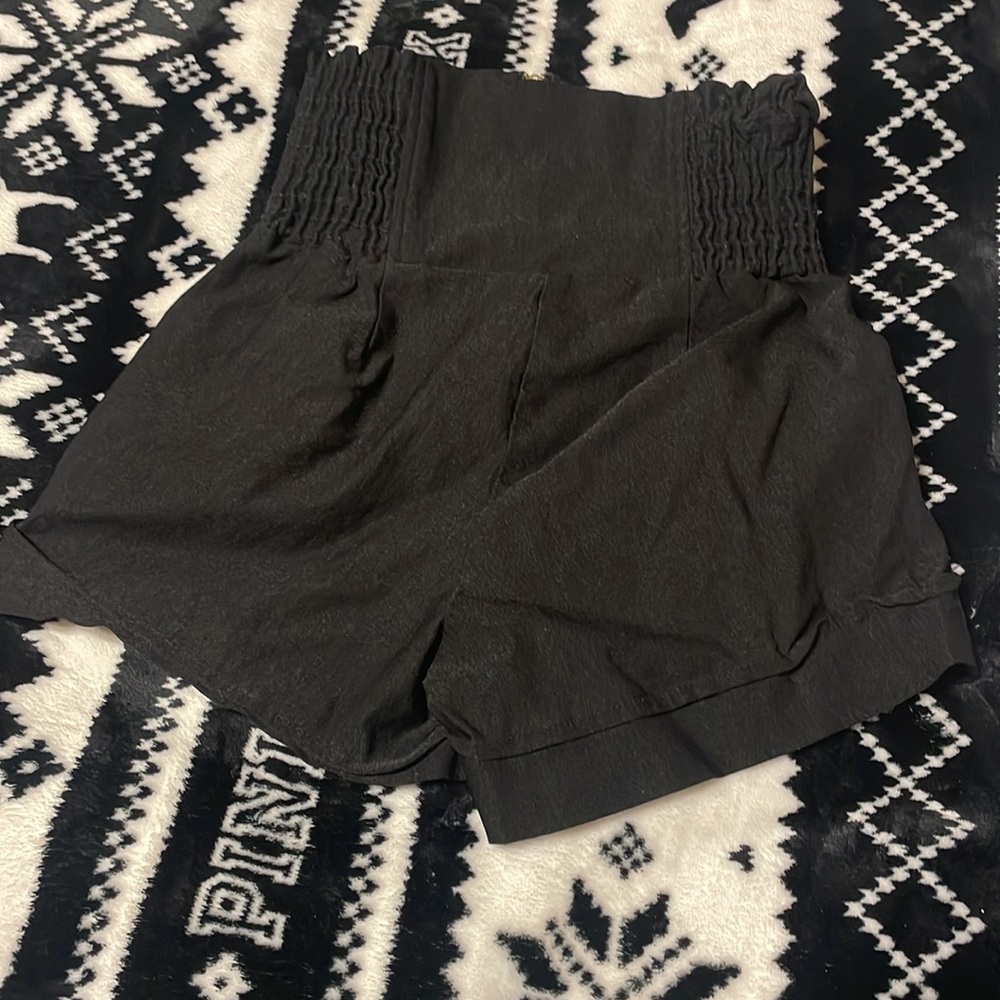 Shorts - Picture 3 of 4